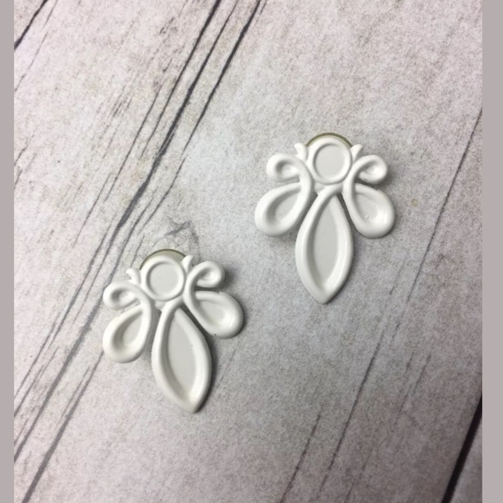 Vintage White Metal Fleur-de-lis Style Earrings